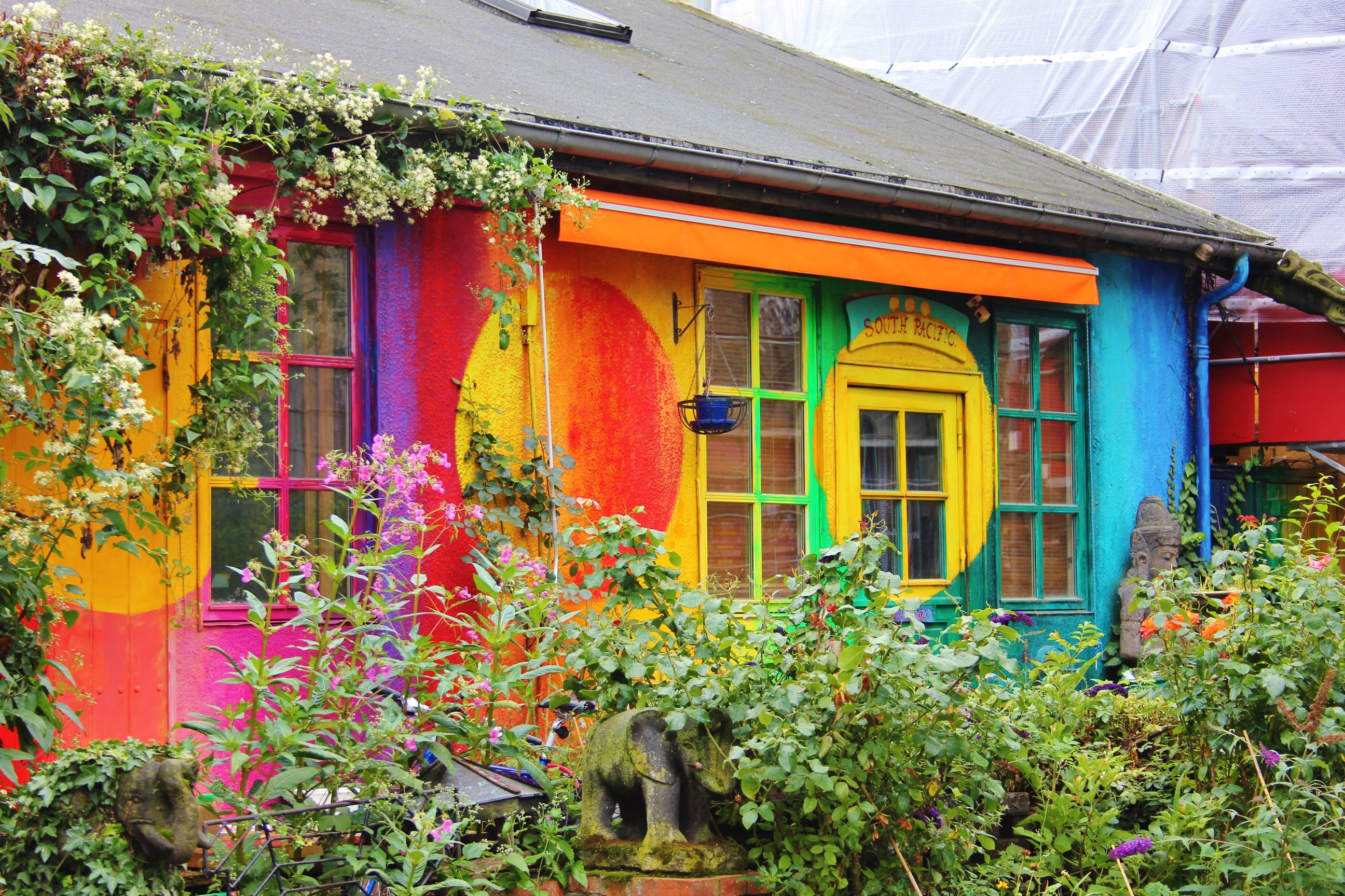 Christiania-colourful-houses-Copehnagen.jpg